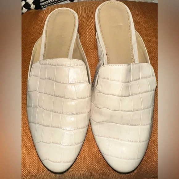 Michael Kors Natasha Embossed Leather Mules Slide On Clogs - Picture 2 of 7